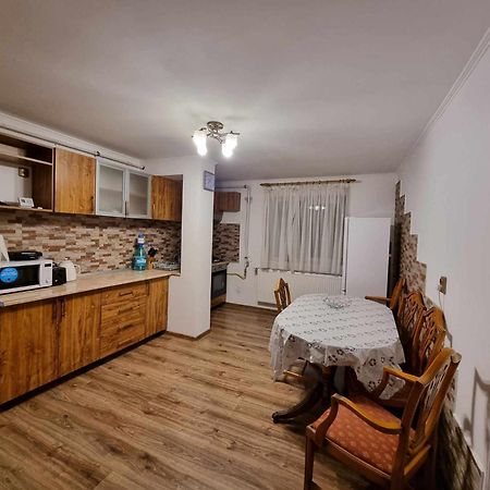 Lovely 2 Bedrooms Flat Cornelia- Central Corabia Exterior photo